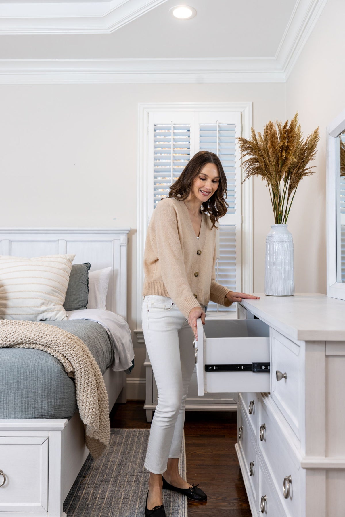 Point Breeze - 7 Drawer Dresser - Fresh White With Soft Gray Glaze
