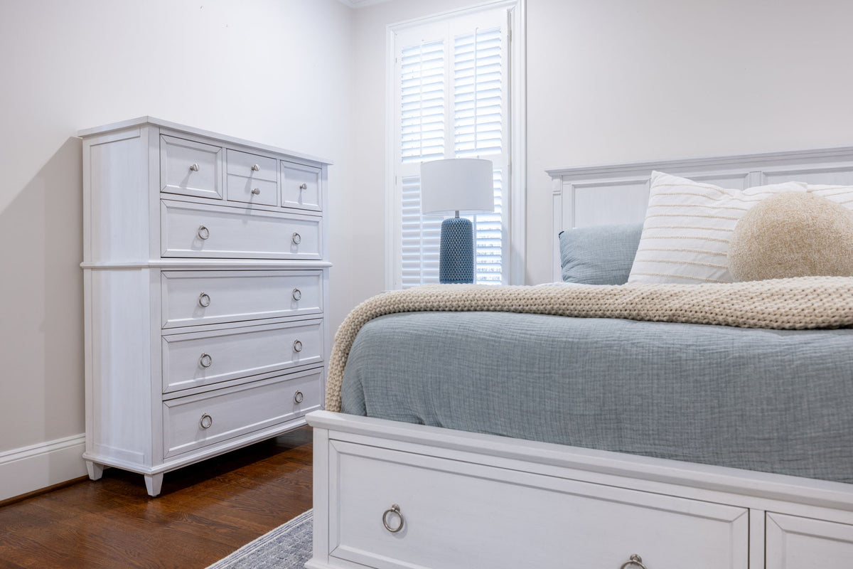 Point Breeze - 7 Drawer Chest - Fresh White With Soft Gray Glaze