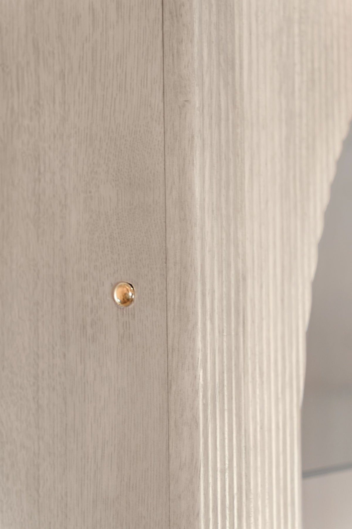 Manhattan Valley - Curio With Touch Lighting