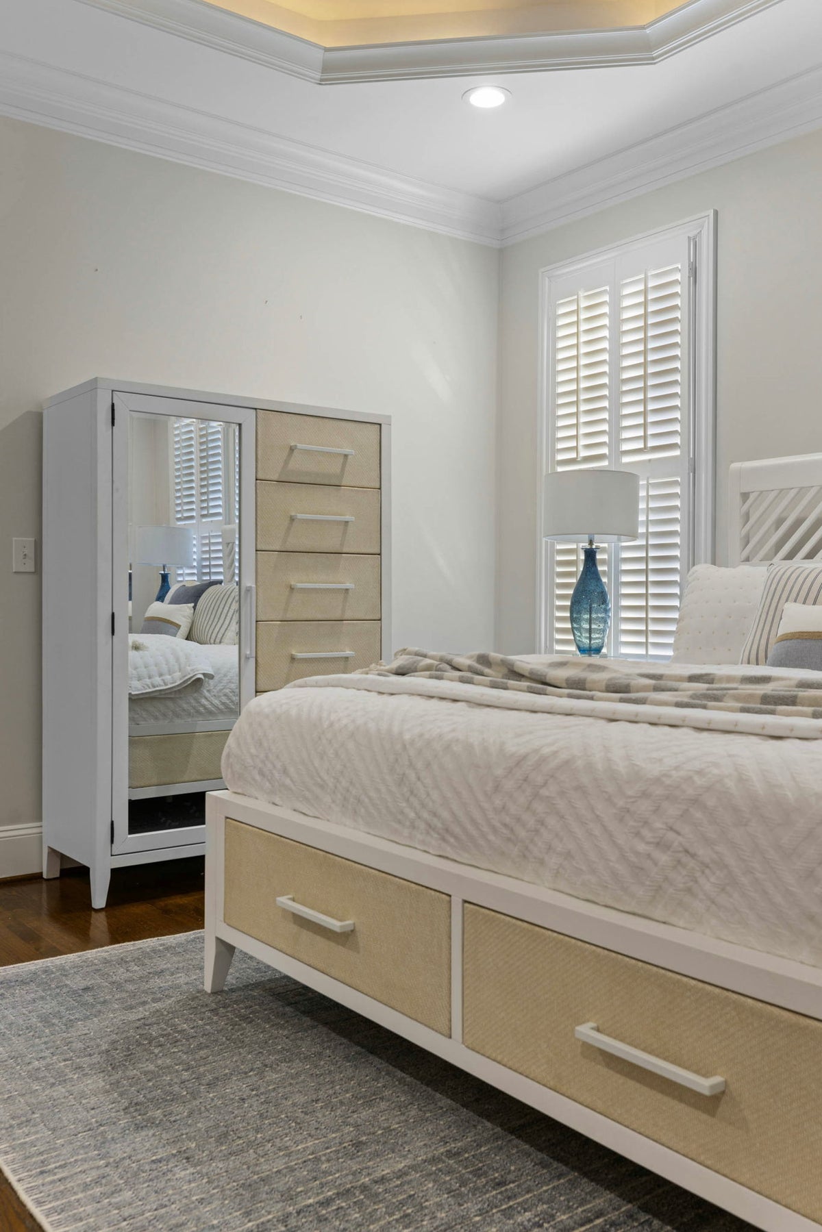 Miramar - Woven Mirrored Door Chest - Sand / Stark White