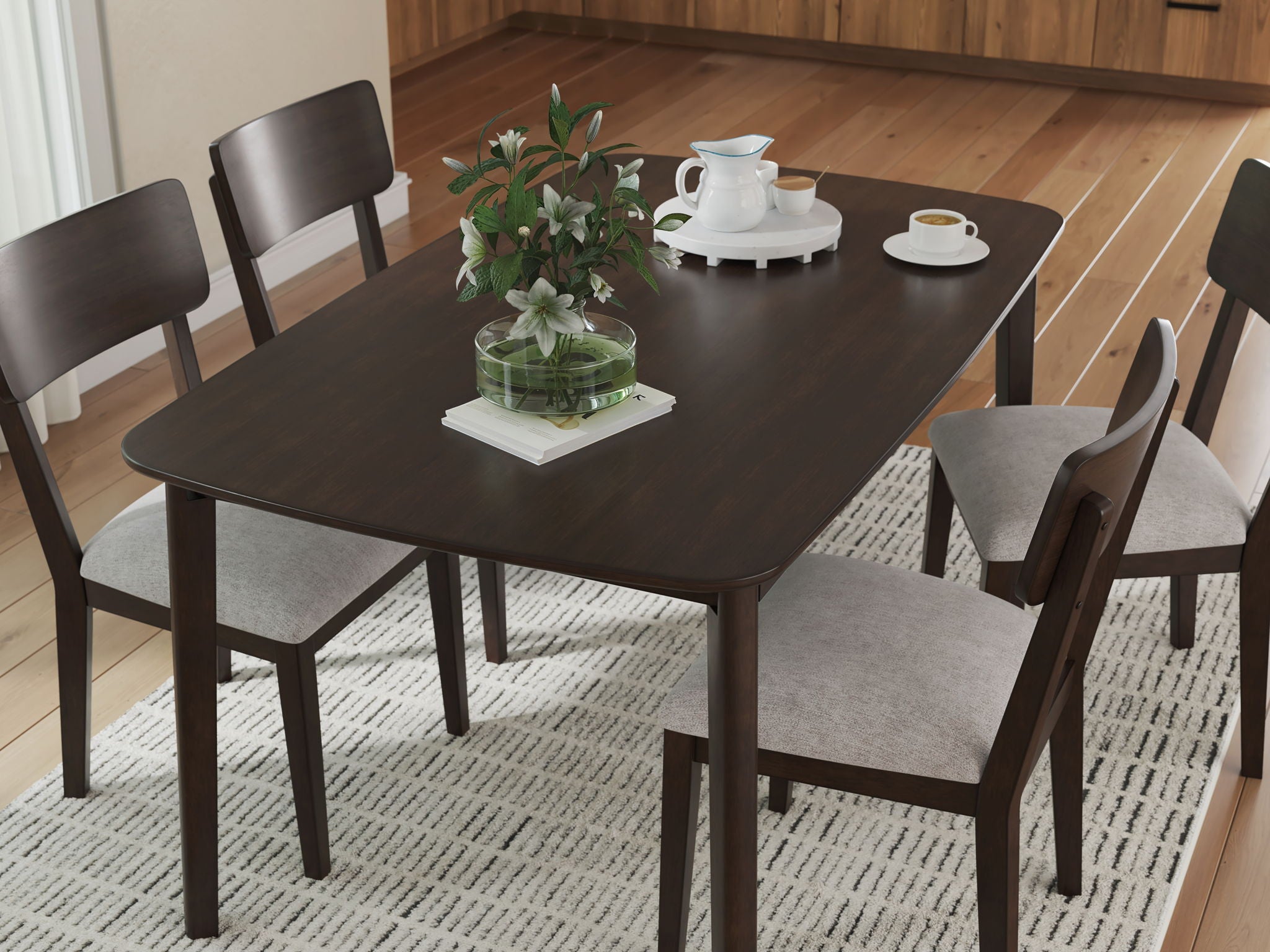Shorbyn - Dining Room Table Set (Set of 5) - Merlot