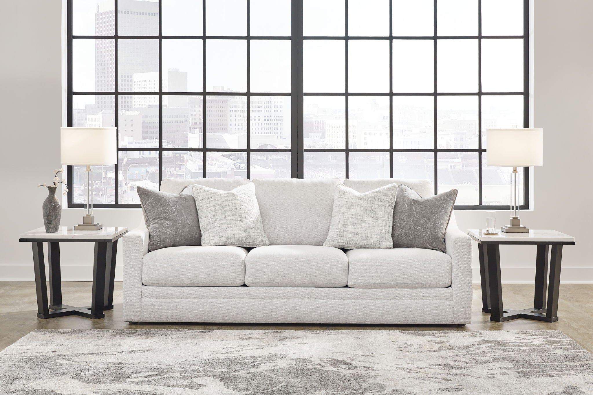 Maitelynn - Sofa - Chalk