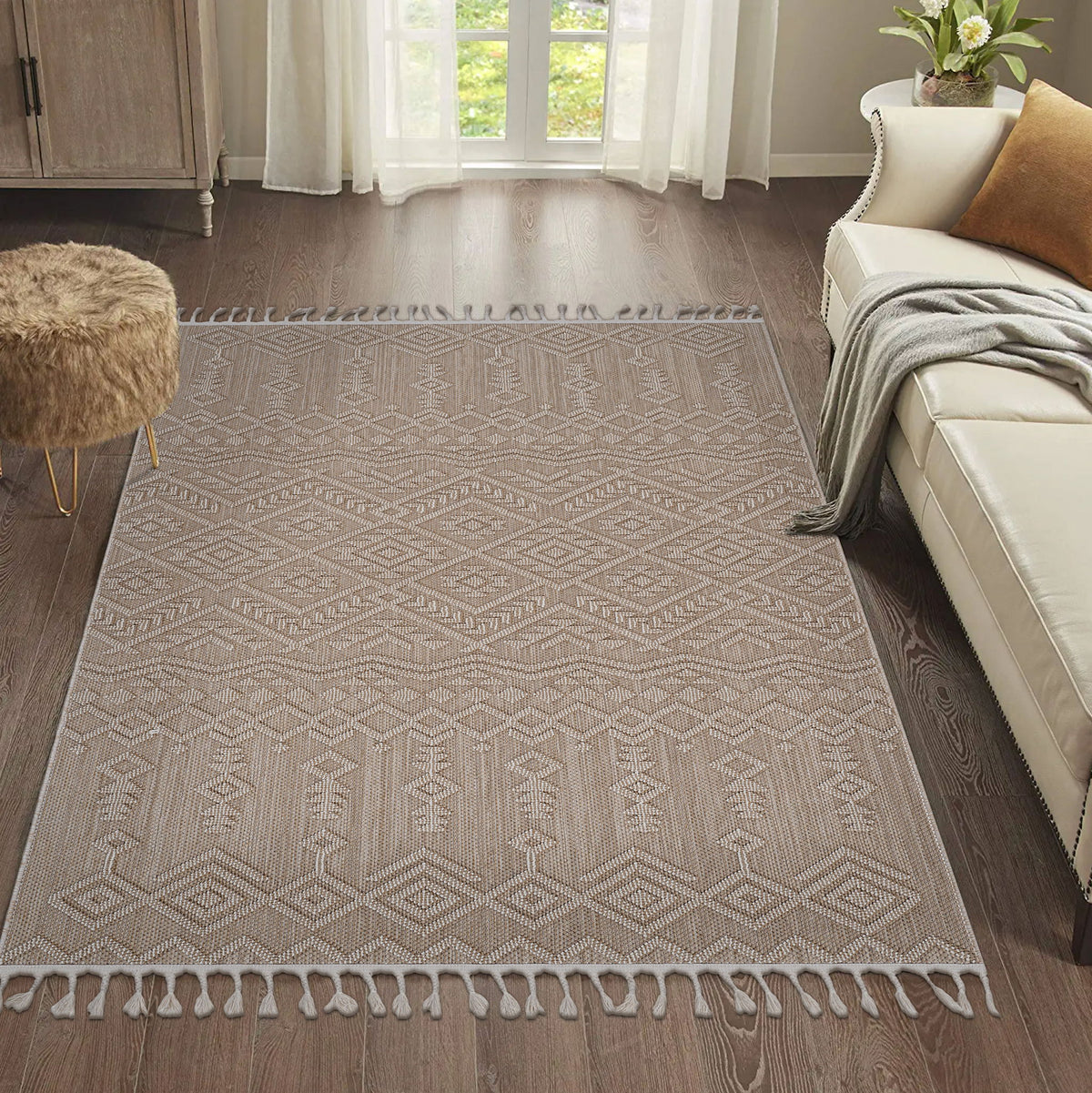 Guros - 6' X 9' Traditional Indoor / Outdoor Area Rug - Natural