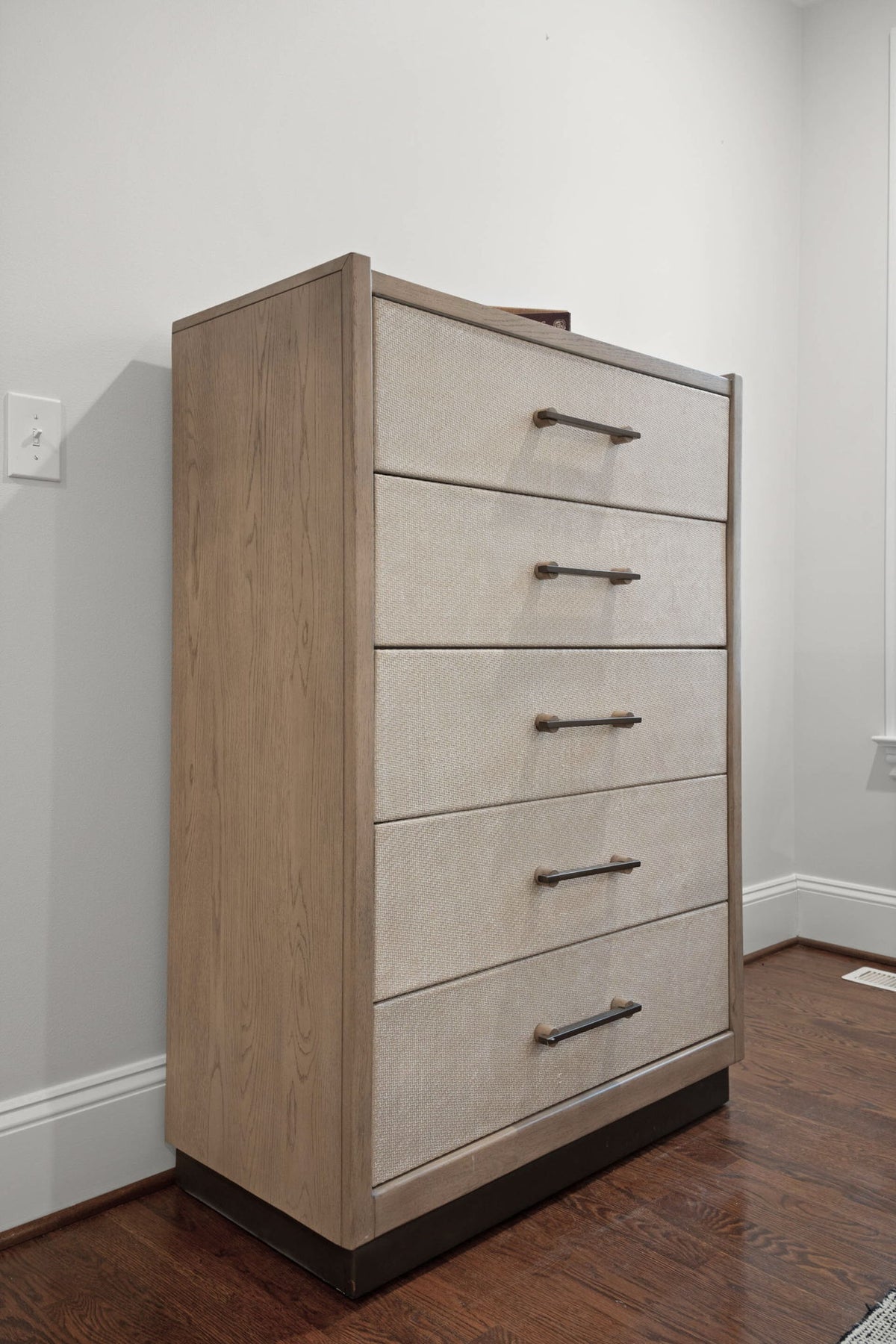 Rio Vista - Woven 5 Drawer Chest - Muted Earth Tones / Clay