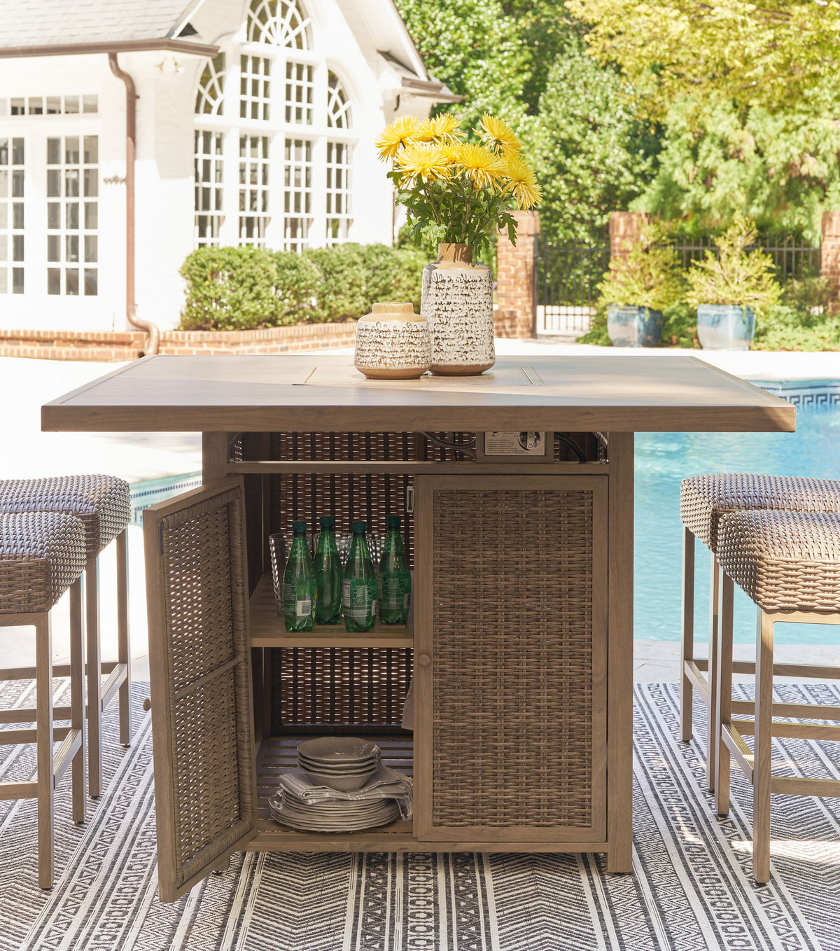 Walton Bridge - 5 Pc. - Square Bar Table W/Fire Pit, 4 Barstools - Driftwood