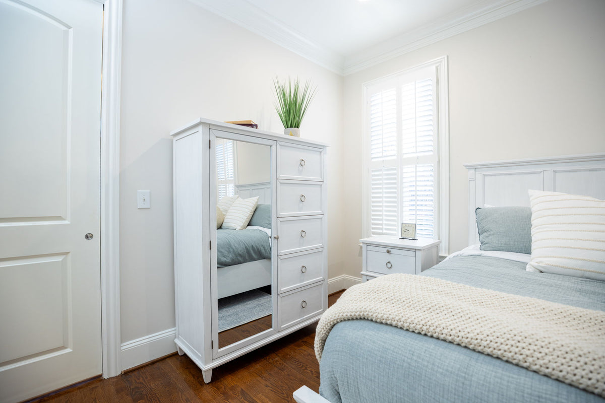 Point Breeze - Mirrored Door Chest - Fresh White With Soft Gray Glaze