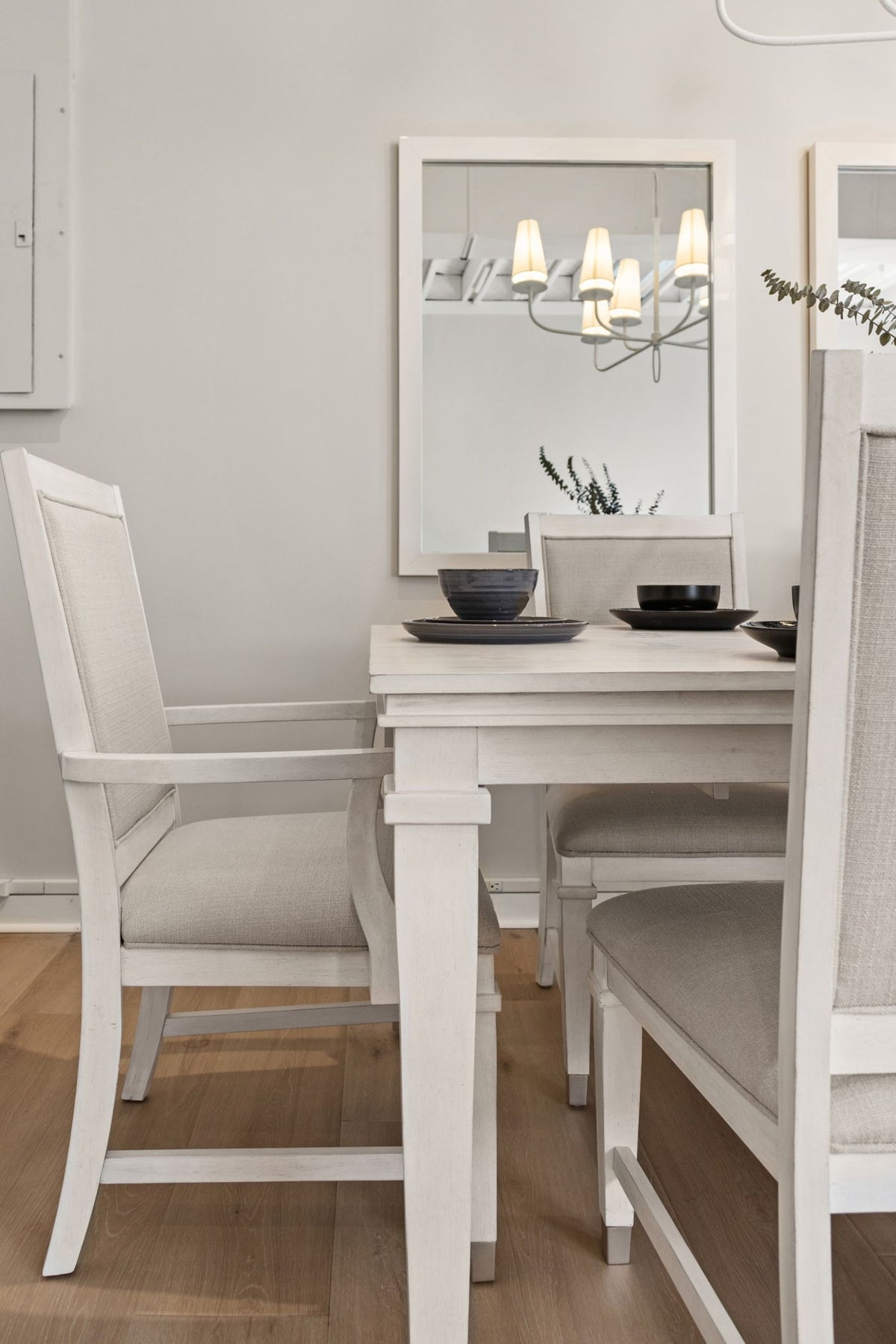 Point Breeze - Extendable Dining Table With Self Storing Leaf - Fresh White With Soft Gray Glaze