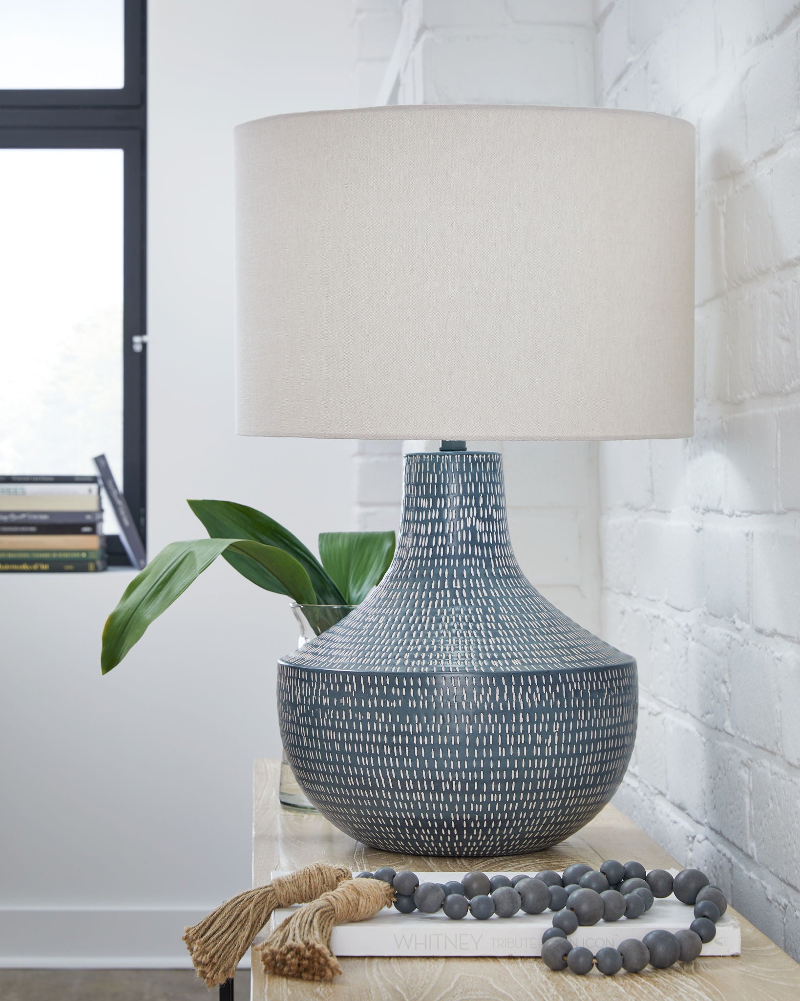 Schylarmont - Metal Table Lamp - Antique Gray / White