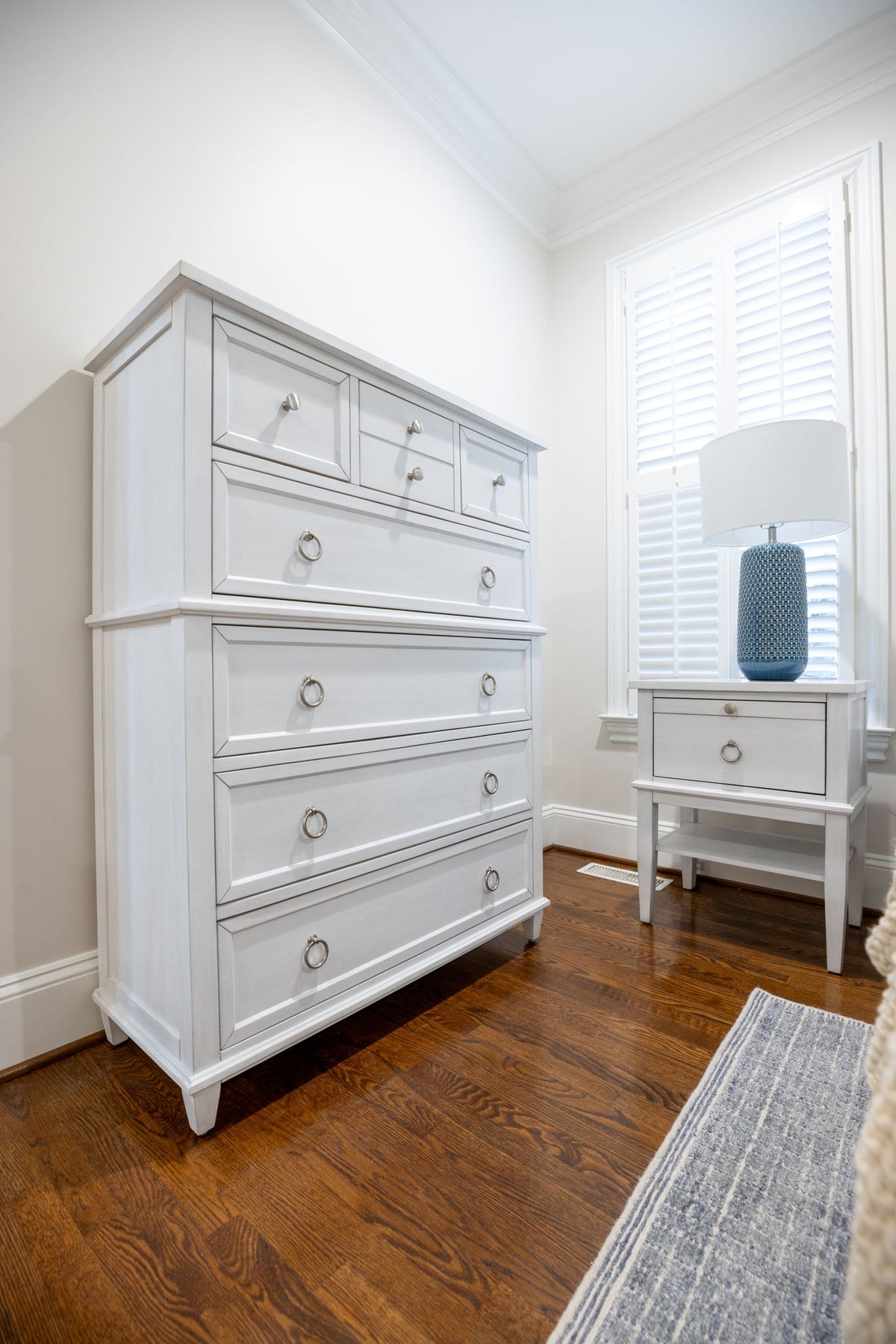 Point Breeze - 7 Drawer Chest - Fresh White With Soft Gray Glaze